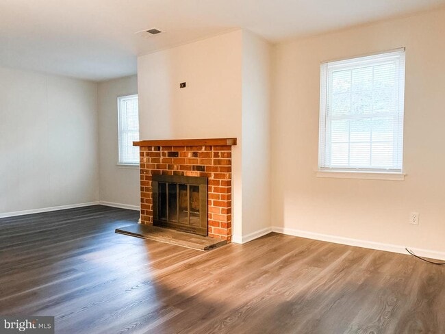 Photo - 112 Llandovery Dr