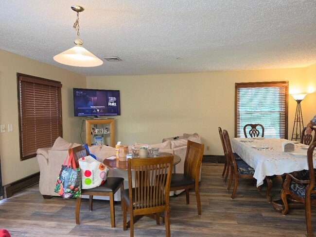 453 Whiton Rd