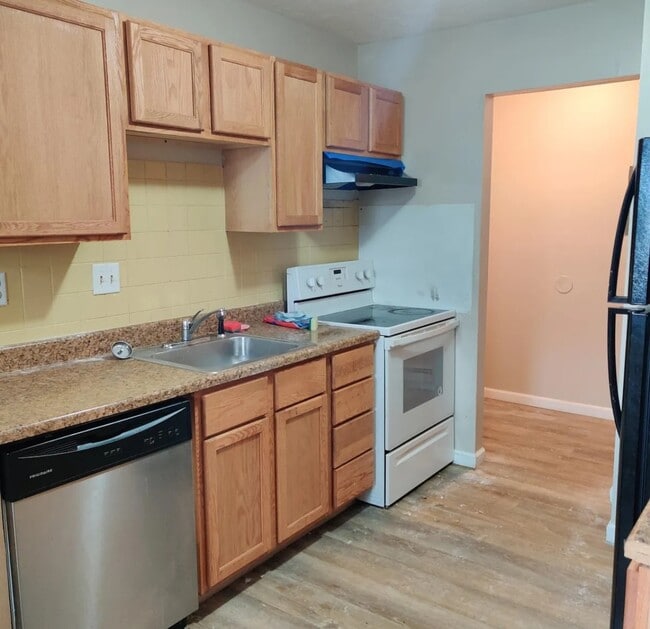 Building Photo - 728 Gordon Smith Blvd Unit 2