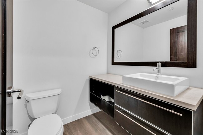 Building Photo - 8925 W Flamingo Rd Unit 201