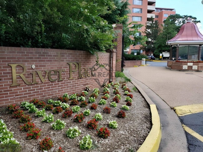 1111 Arlington Blvd