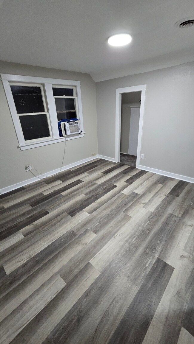 Photo - 203 S Taft St