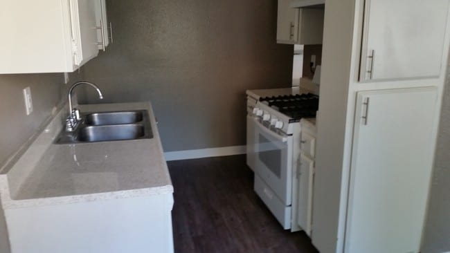 Photo - Pinecrest Apartments