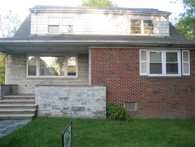 Building Photo - 822 Kingsland Ln Unit 1