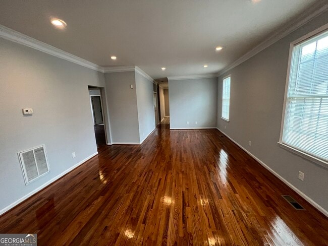 Photo - 699 Smith St SW