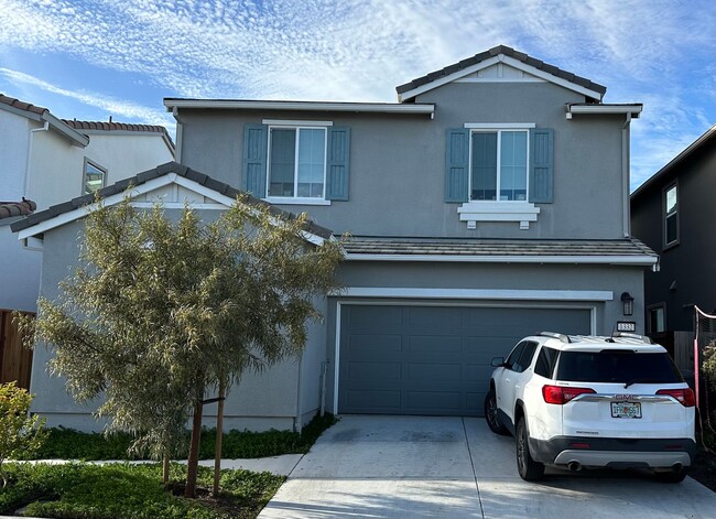 1332 Renewal Ln