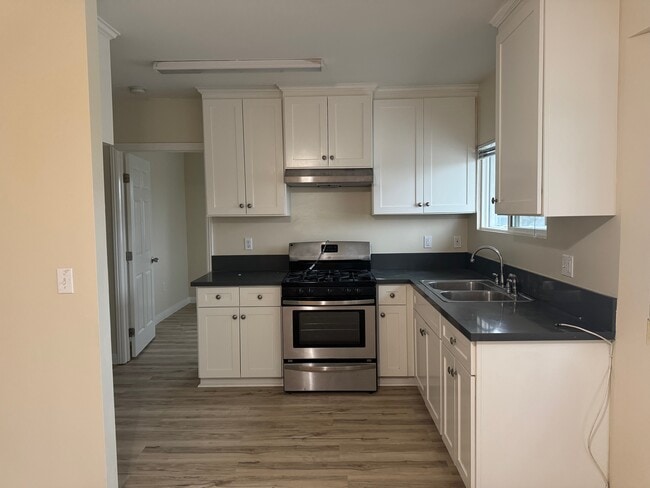 Photo - 4433 3/4 Towne Ave