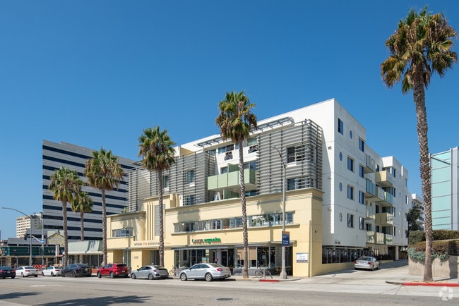 VRS Arrezo Apartments LLC