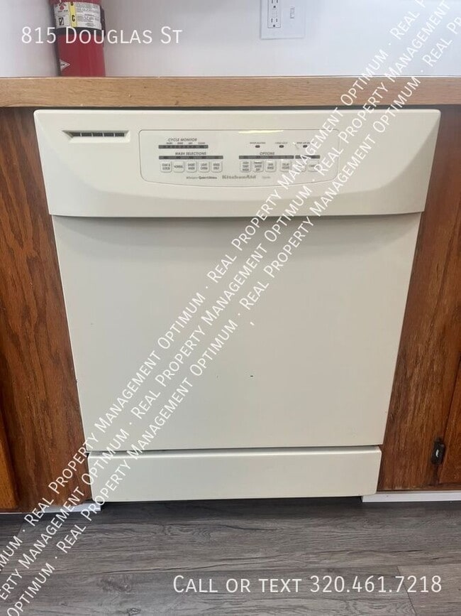 Photo - 815 Douglas St