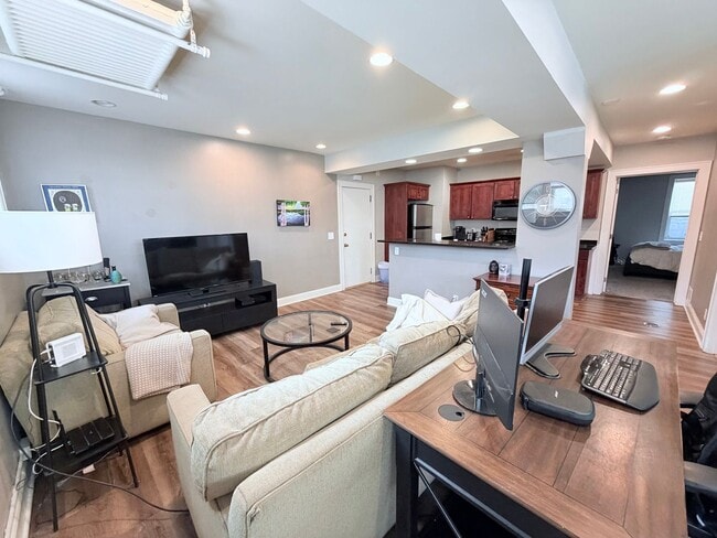 Photo - X-Large One Bedroom with Huge Kitchen, Bathroom, and Reserved Parking!! Unit 101