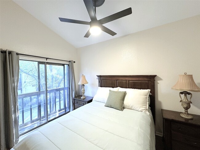 Building Photo - 11711 Memorial Dr Unit 509