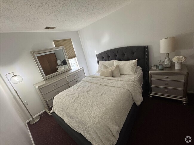 Building Photo - 3102 Whispering Hills Dr Unit 678 Rental