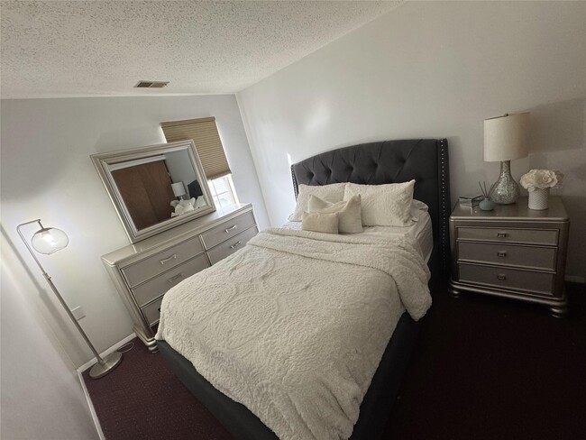 Photo - 3102 Whispering Hills Dr Unidad 678 Rental
