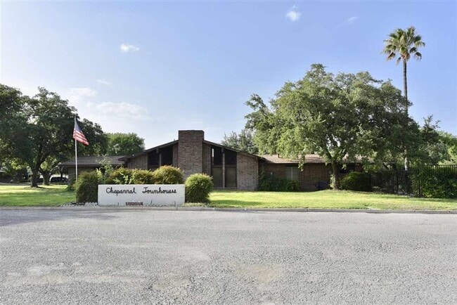 Building Photo - 100 Royal Way Dr