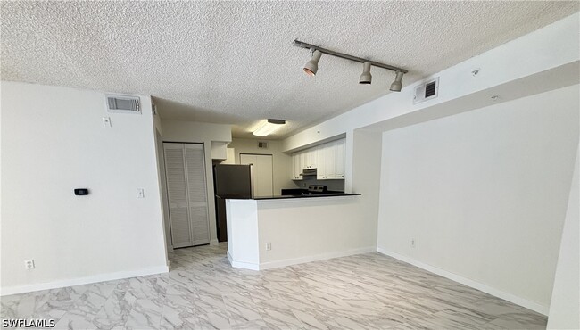 Building Photo - 8265 Ibis Club Dr Unit 610