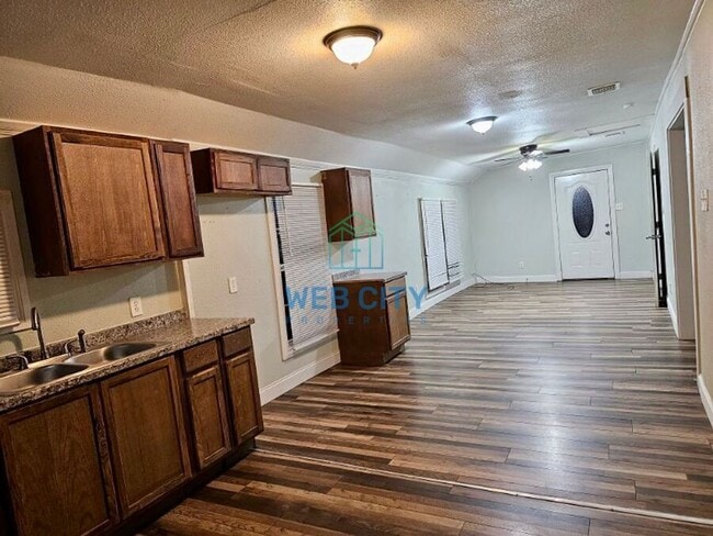 Photo - 1202 E 11th Ave