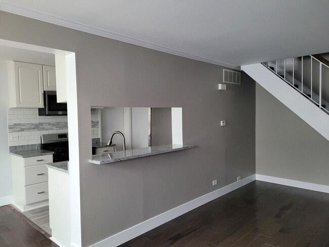 Photo - 362 Farmingdale Cir