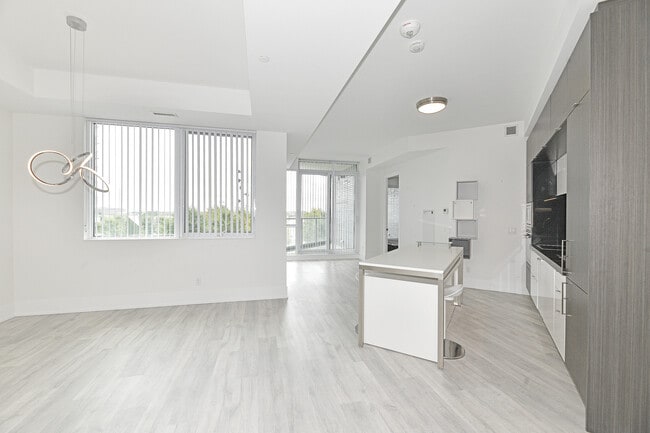 Building Photo - 1 Edgewater Dr