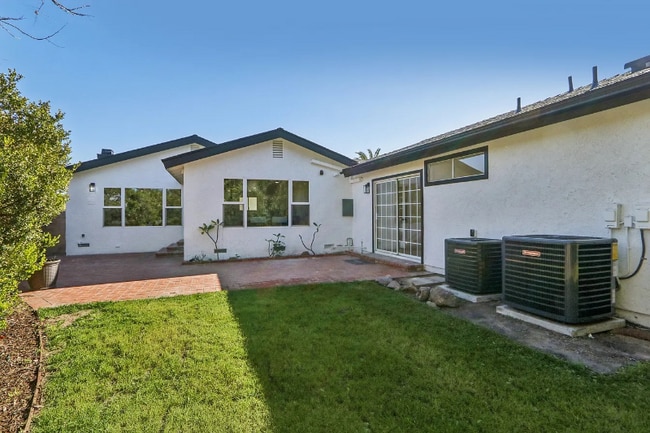 Building Photo - 10007 Debra Ave