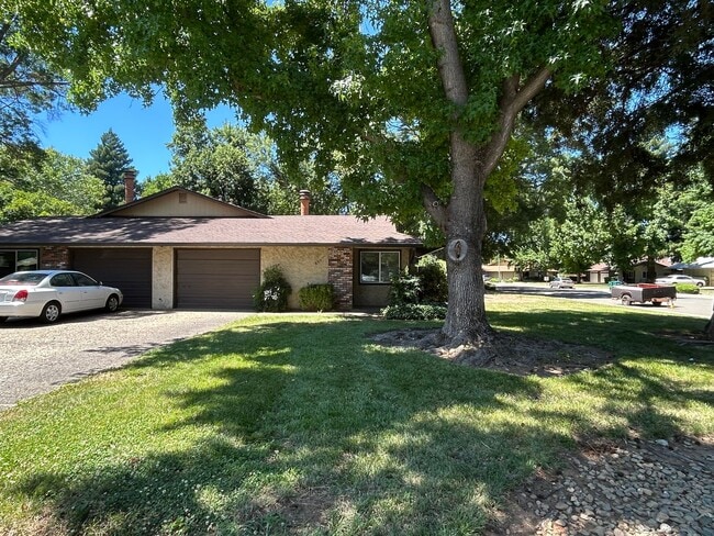 Building Photo - 2 Bedroom Duplex for Rent in Chico CA | Garage, Fireplace, Walk-In Closet, Backyard!
