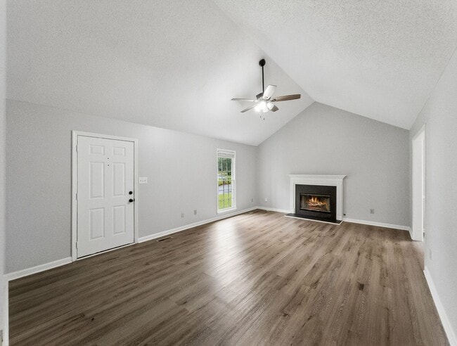 Photo - 121 Winthrop Way