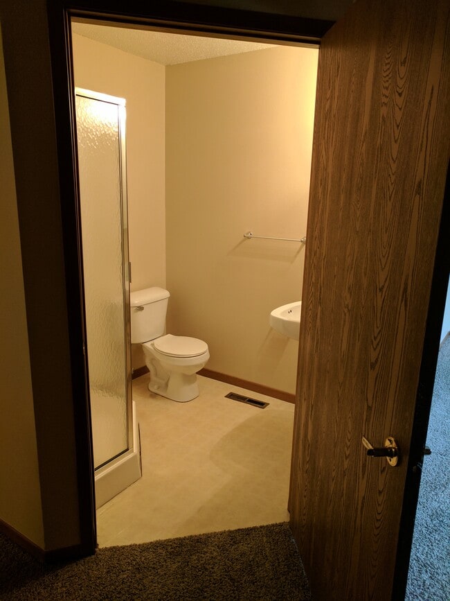 Hallway Bathroom - 1310-1320 Wenig Rd NE