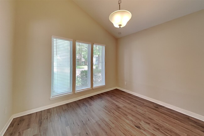 Photo - 2026 Willow Point Dr