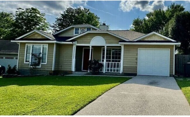 Building Photo - Coming soon with LARGE FENCED YARD! Rental