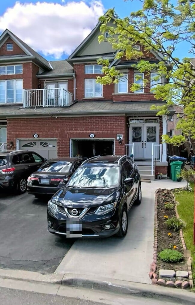 Building Photo - 3 BED - 2.5 BATH - BRAMPTON - UPPER LEVEL