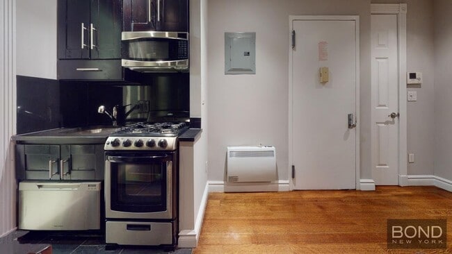 Photo - 345 W 53rd St Apartamento Unidad 3C