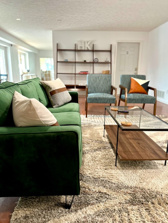 Photo - 2004 Utica Pike