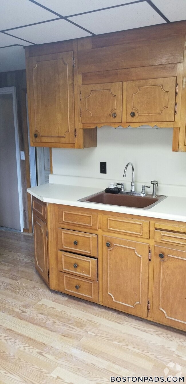 Building Photo - 103 Buttonwood St Unit 2 Rental
