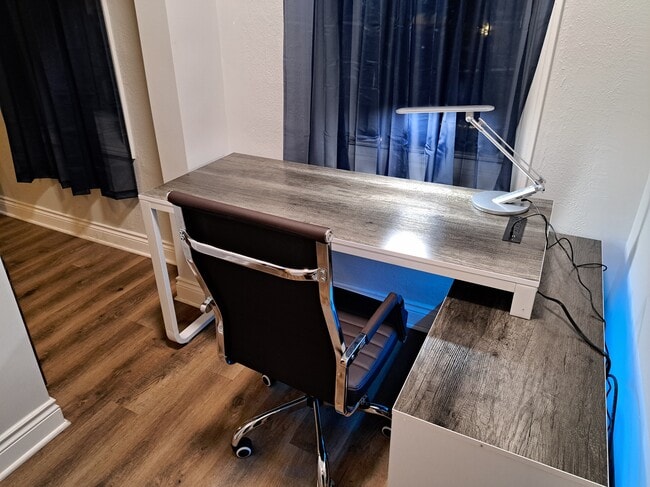 Photo - 1540 W 17th St Unit Apt 2