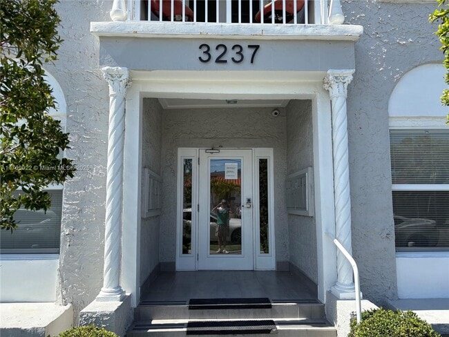 Photo - 3237 SW 4th St Apartment Unit 5