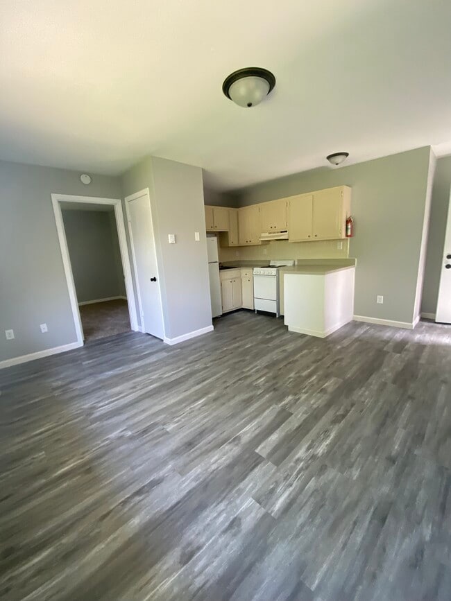 Photo - Pine Manor Apartments