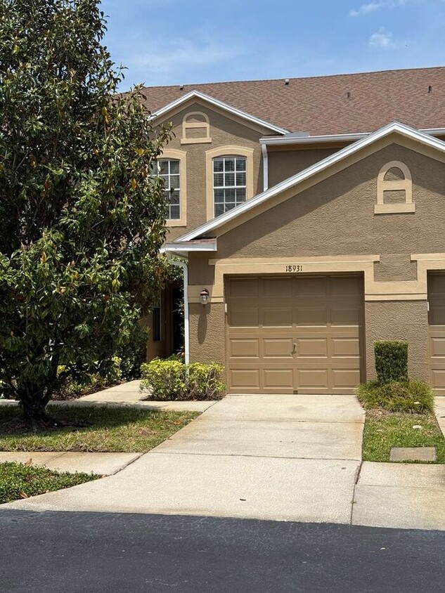 Spacious 2 Bedroom, 1.5 Bath Townhouse For... - Spacious 2 Bedroom, 1.5 Bath Townhouse For...