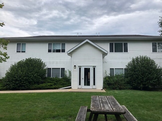 2 Bedroom quiet location in North Liberty. - 2 Bedroom quiet location in North Liberty. Apartment Unit 225-04