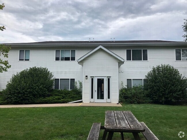 Building Photo - 2 Bedroom quiet location in North Liberty. Unit 225-04 Rental