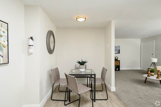 Photo - Glen Brook Apartments