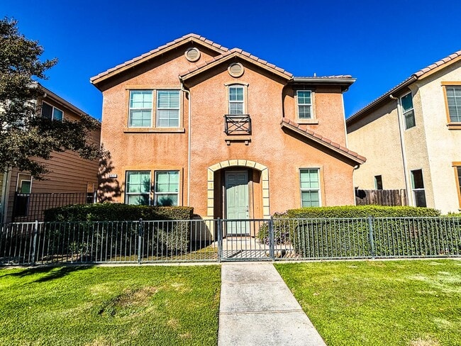 Building Photo - 5537 N Gates Ave