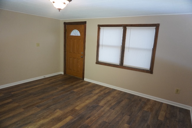 Photo - 7956 Eastdale Rd