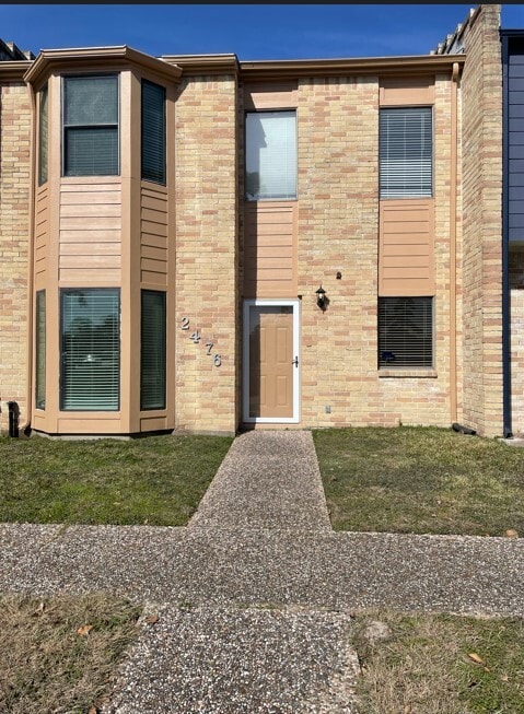 Photo - 2476 Country Club Dr