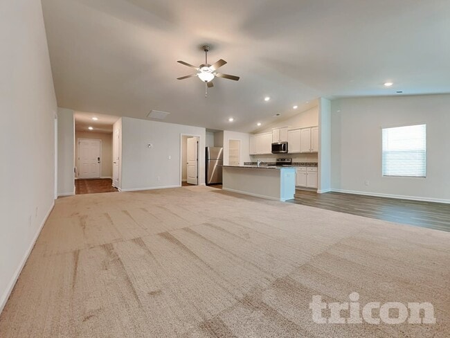 Photo - 202 Sundew Rd