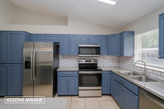 Photo - 1290 Godfrey Ave