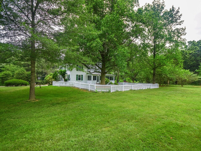 Photo - 23 Pinetree Ln