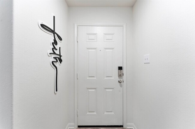 Photo - 408 Elaine Vly Dr