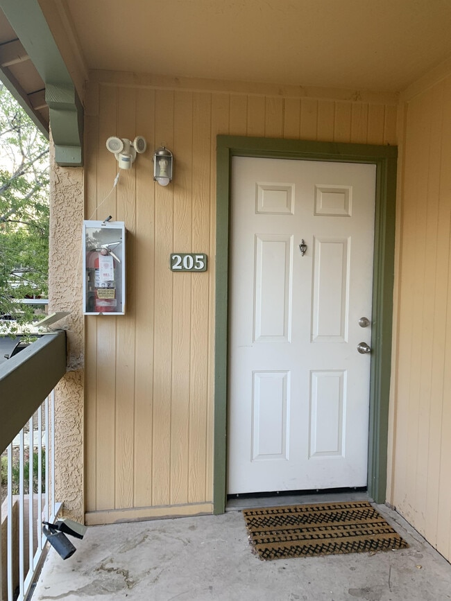 Building Photo - 5162 S Jones Blvd