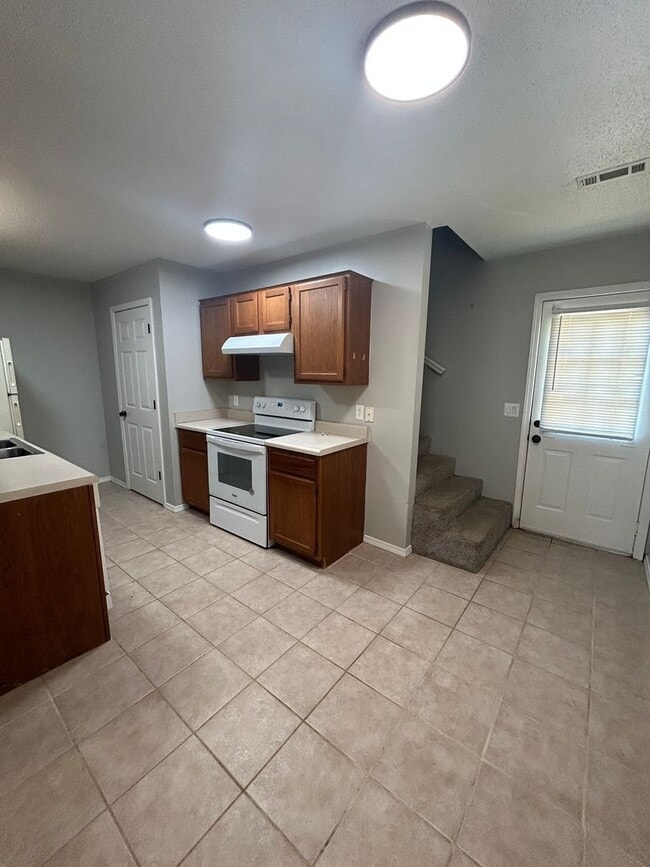 Photo - 3503 SW Victoria Pl Unit 3503 SW Victoria Pl Apt 2