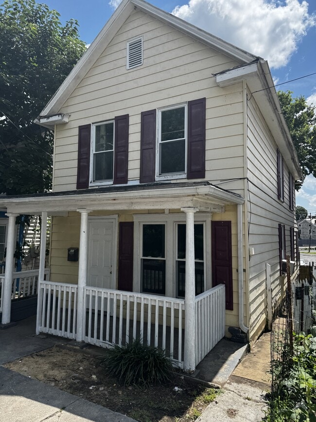 Building Photo - 317 N Maple Ave