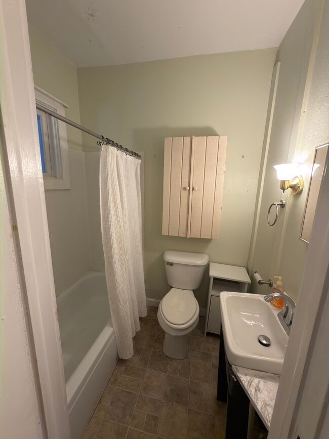 Photo - 202 Wesley St